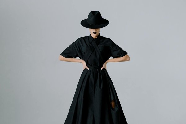 Discover the Best Comfortable Heel Styles for Navigating Cobblestone Streets in the UK